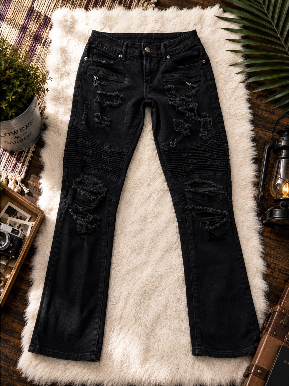 Men’s Distressed Jeans